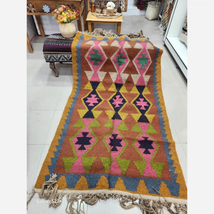 گلیم دستبافت دو رو با پشم طبیعی اعلا گلیم سنتی ۲۱ متر کرشمه گالری گالری صنایع دستی کرشمه