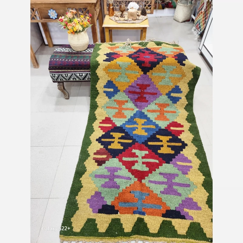گلیم دستبافت دو رو با پشم طبیعی گلیم سنتی ۲۱ متر کرشمه گالری گالری صنایع دستی کرشمه