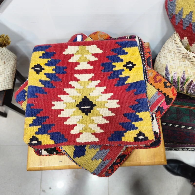 کوسن گلیمی دستبافت با نخ پشم اعلاء سایز ۴۰ ۴۰ کرشمه گالری گالری صنایع دستی کرشمه