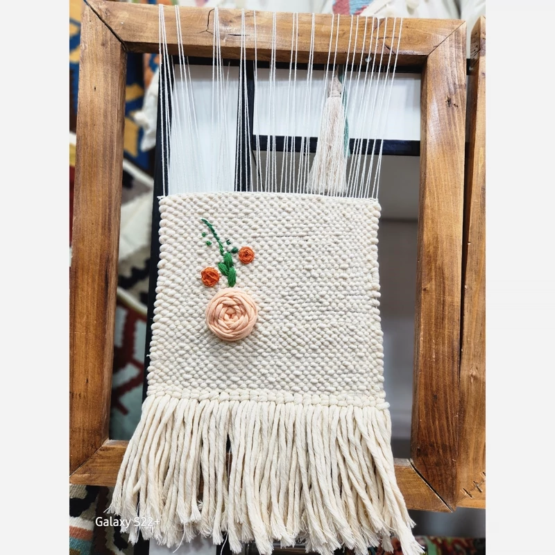 دیوارکوب تاپستری دستبافت سنتی زمینه گلیمی ۲ طرحگالری کرشمه گالری صنایع دستی کرشمه