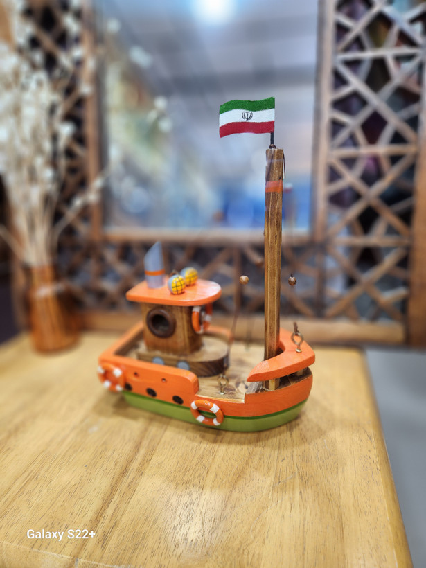 کشتی دستساز دکوری رنگ نارنجی با پرچم ایران ⛴️🇮🇷