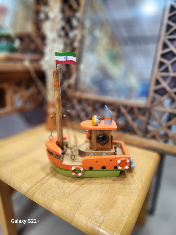 کشتی دستساز دکوری رنگ نارنجی با پرچم ایران ⛴️🇮🇷