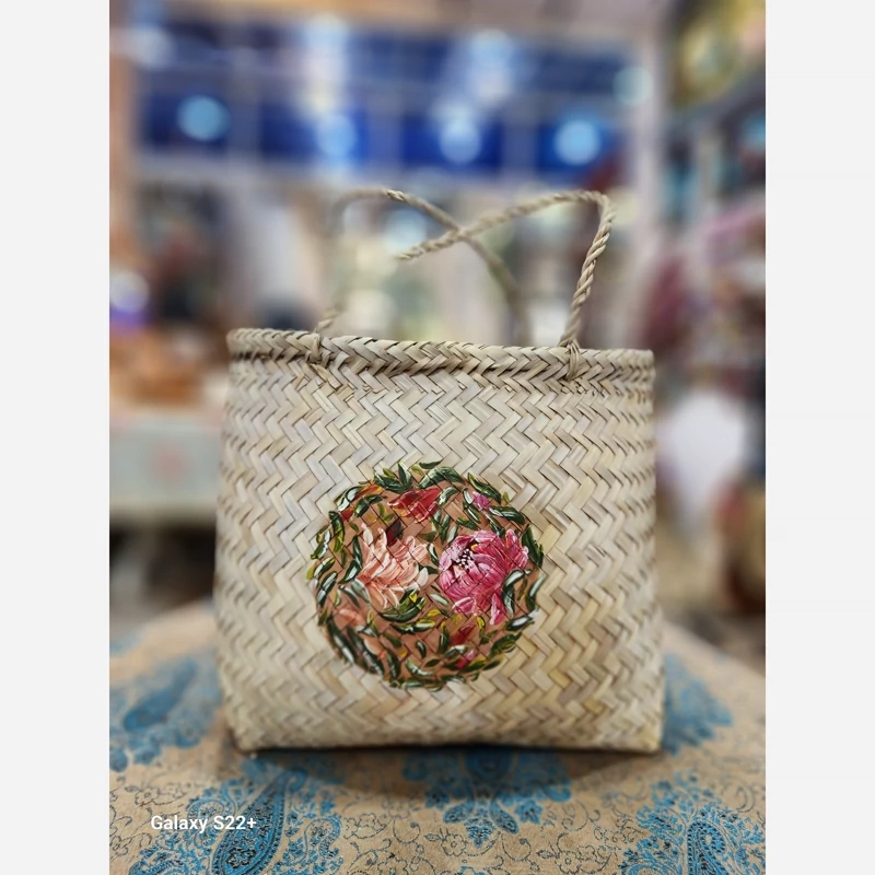 سبدهای حصیری طراحی شده طرح گل انحصاریچند طرح مختلف گالری صنایع دستی کرشمه