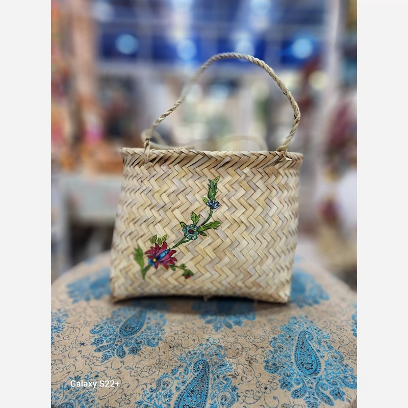 سبدهای حصیری طراحی شده طرح گل انحصاریچند طرح مختلف گالری صنایع دستی کرشمه