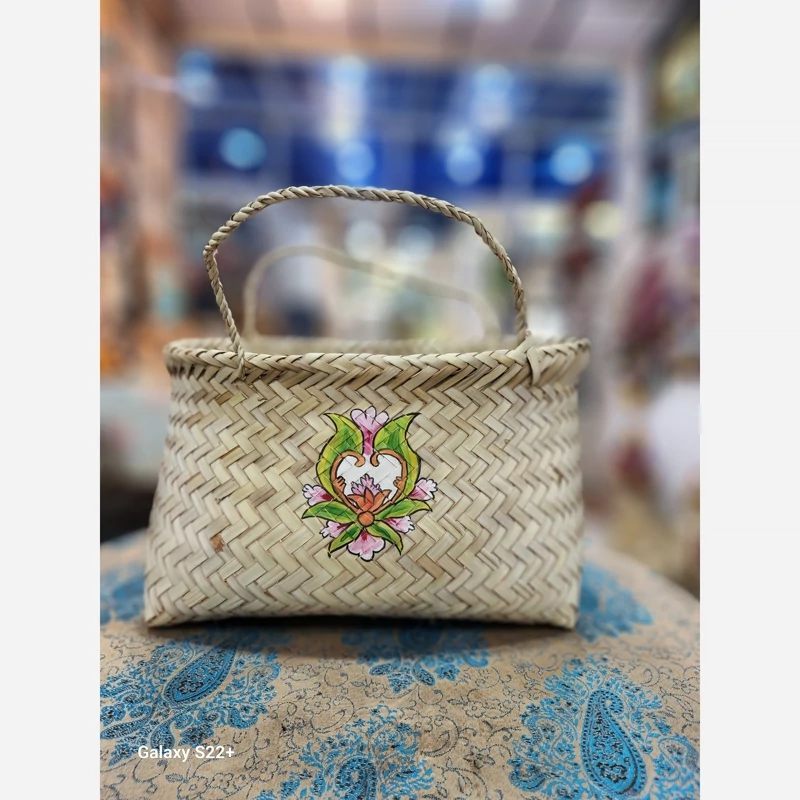 سبدهای حصیری طراحی شده طرح گل انحصاریچند طرح مختلف گالری صنایع دستی کرشمه