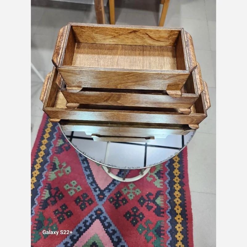 رایزر چوبی سه سایز پایهدار جنس چوب روس مناسب پذیرایی و دکوراسیون گالری صنایع دستی کرشمه