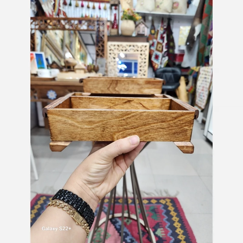 رایزر چوبی سه سایز پایهدار جنس چوب روس مناسب پذیرایی و دکوراسیون گالری صنایع دستی کرشمه