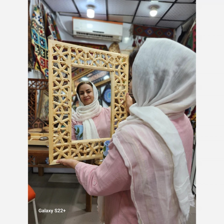 آینه های دیواری گره چینی ظریف کارشده سایز ۵۰ در ۷۰ سانت گالری صنایع دستی کرشمه