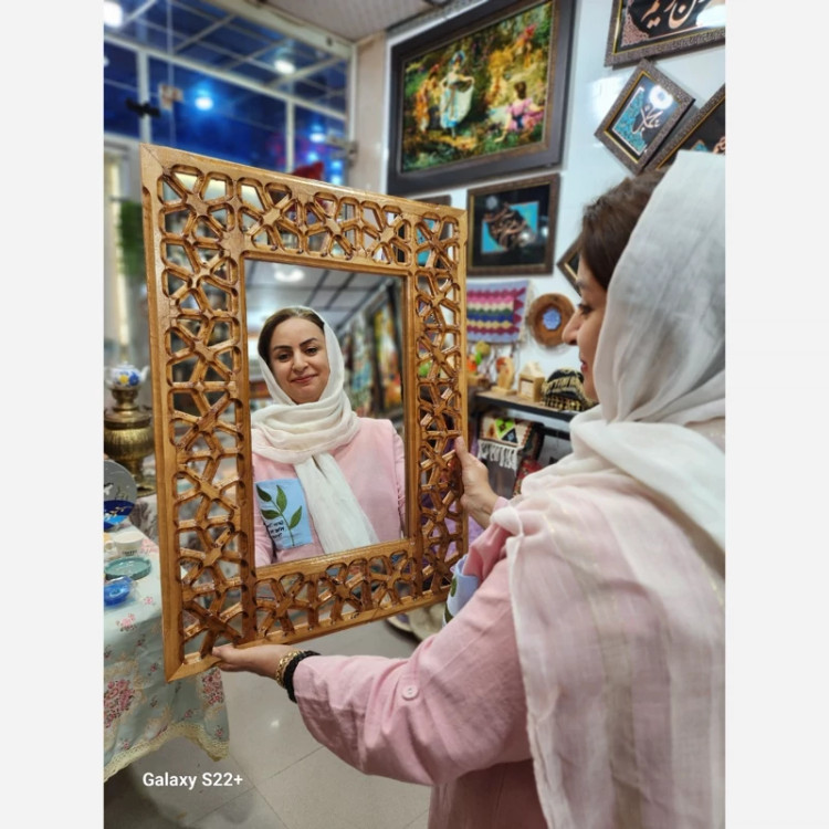 آینه های دیواری گره چینی ظریف کارشده سایز ۵۰ در ۷۰ سانت گالری صنایع دستی کرشمه