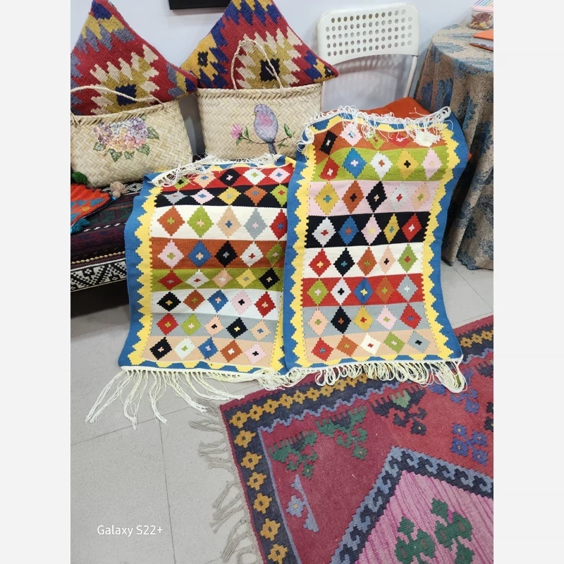 گلیم دستبافت دورو با پشم طبیعی اعلا جفت سایز ۱ متر در ۶۰ سانتپادری گالری کرشمه گالری صنایع دستی کرشمه