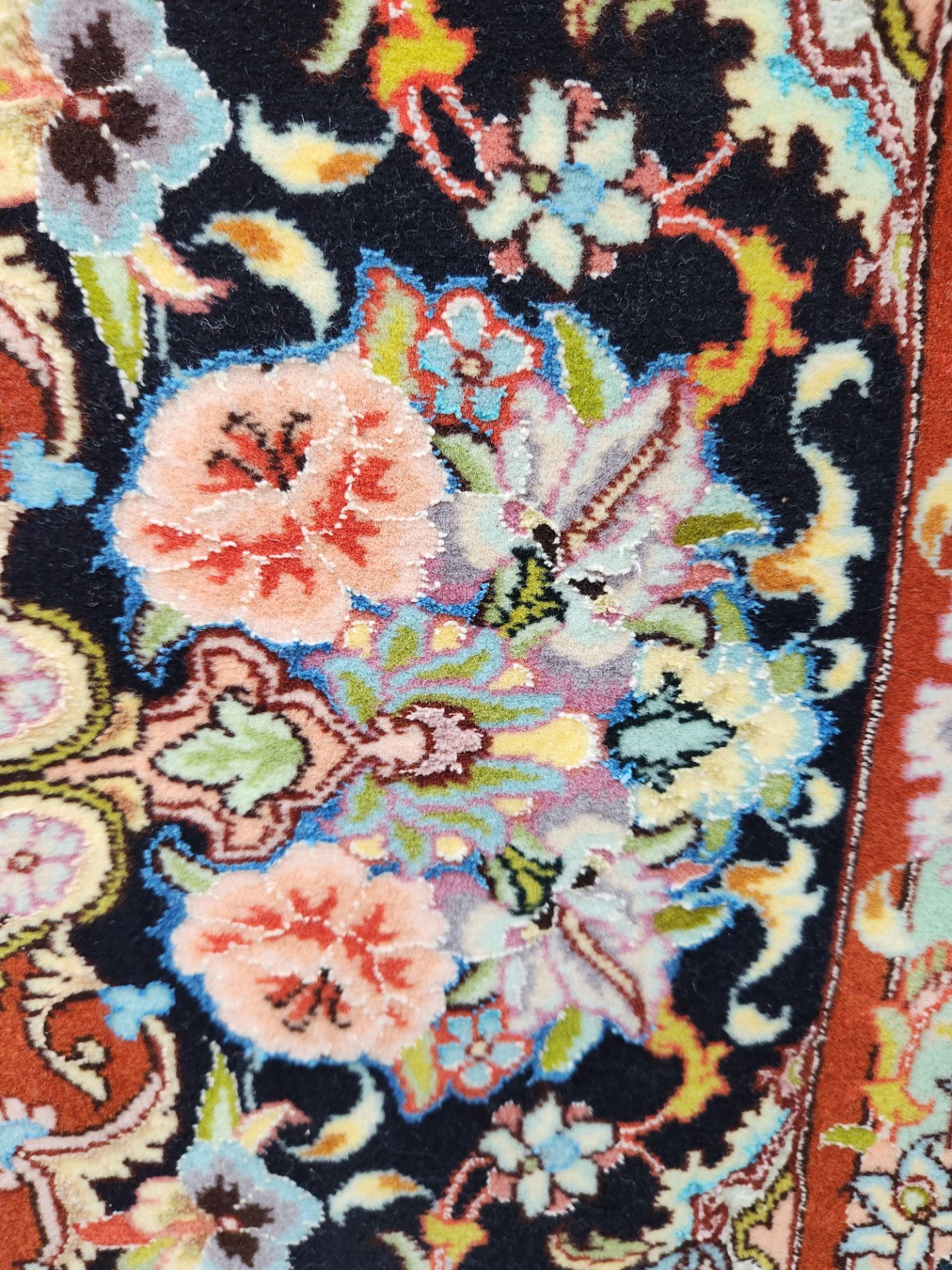 فرش دستبافت ذرع ونیم سالاری در ابعاد سایز ۱ در ۱ و نیم متر کرشمه گالری گالری صنایع دستی کرشمه