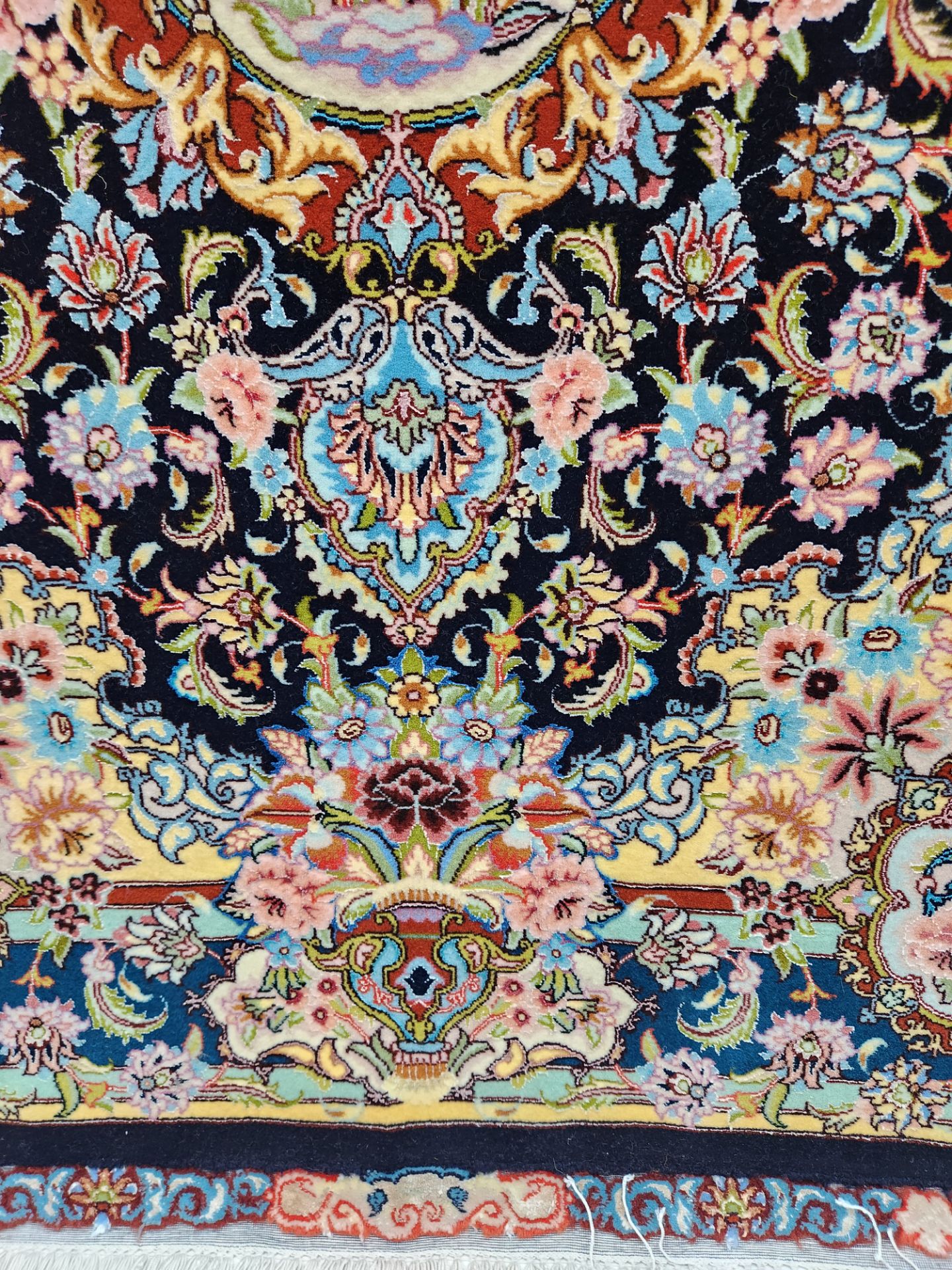 فرش دستبافت ذرع ونیم سالاری در ابعاد سایز ۱ در ۱ و نیم متر کرشمه گالری گالری صنایع دستی کرشمه
