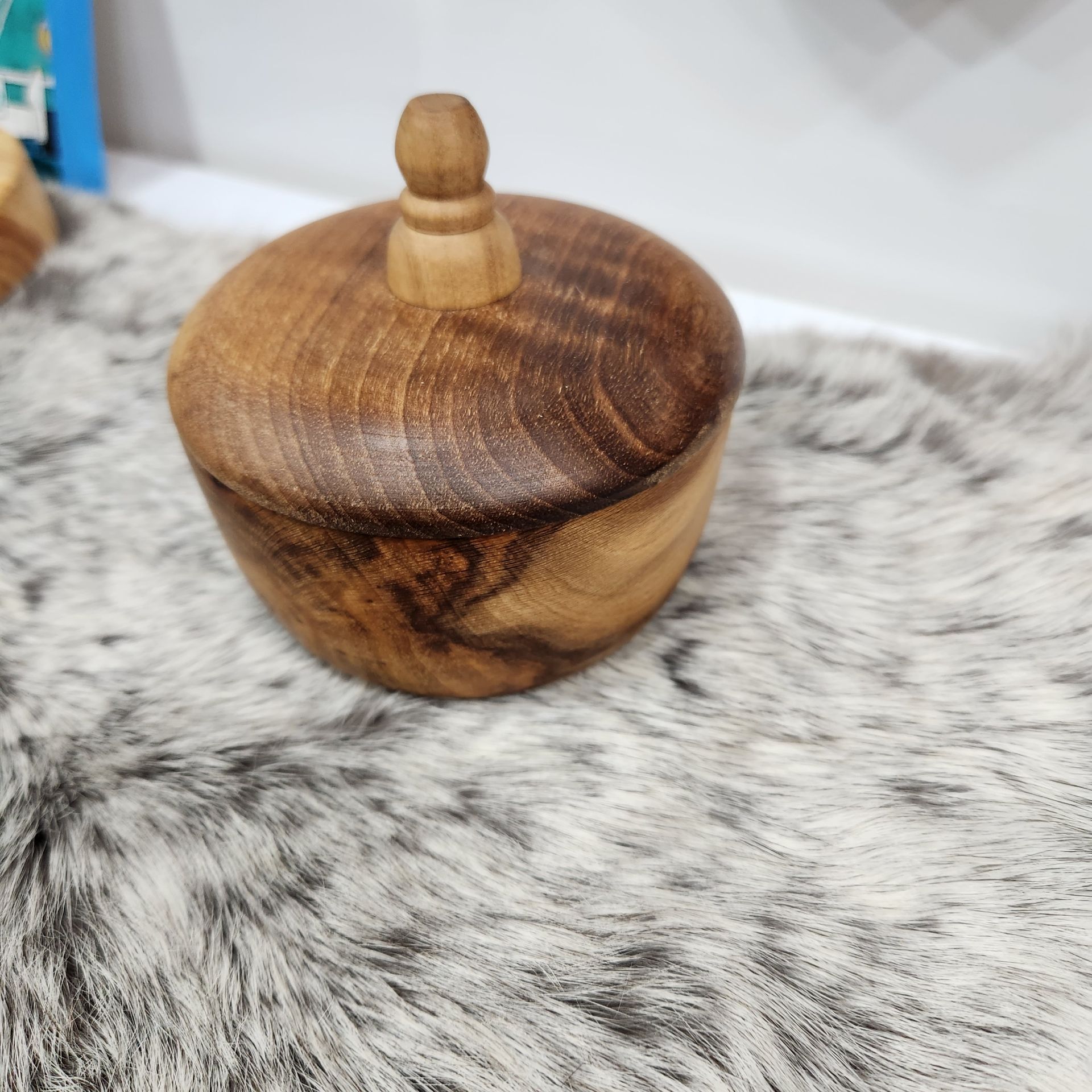قندان چوبی گردو دربدار قطر ۱۰ ارتفاع ۱۲ گالری صنایع دستی کرشمه