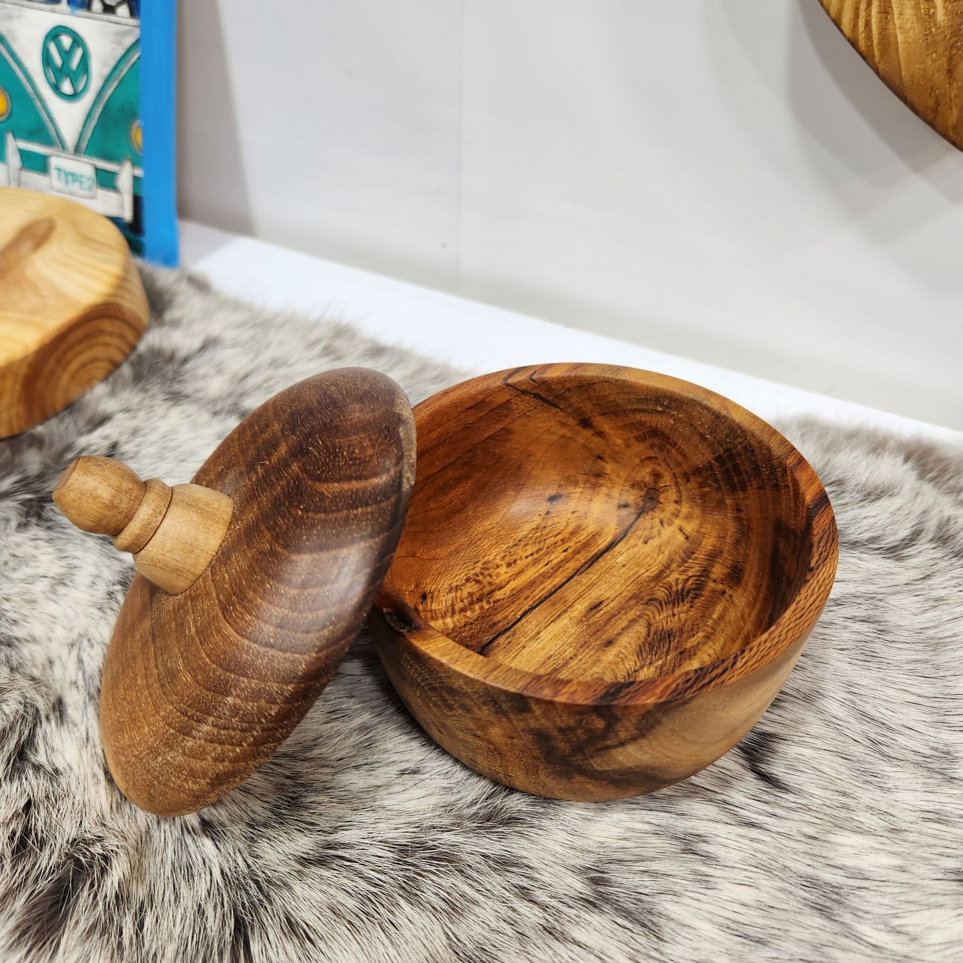 قندان چوبی گردو دربدار قطر ۱۰ ارتفاع ۱۲ گالری صنایع دستی کرشمه