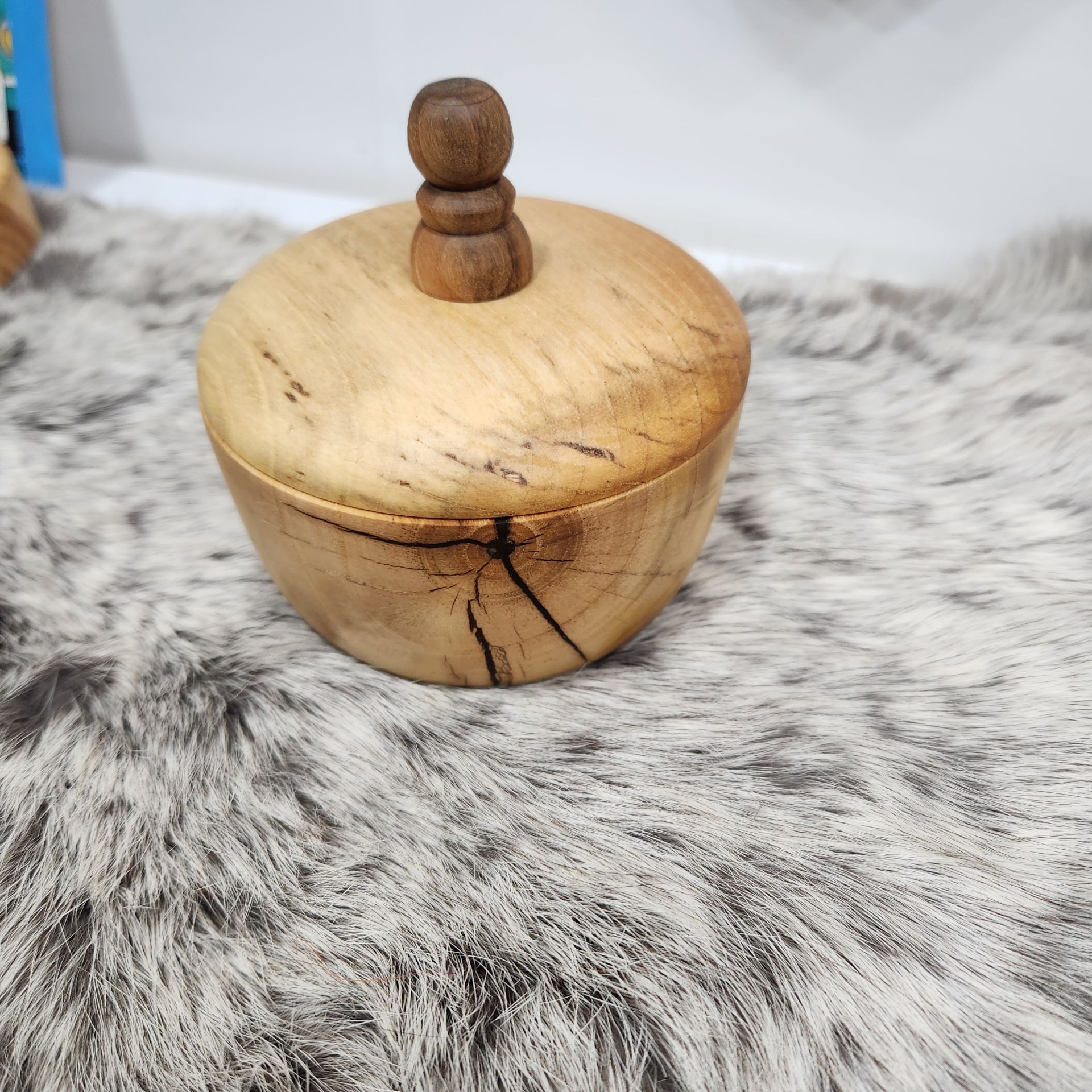 قندان چوبی گردو دربدار قطر ۱۰ ارتفاع ۱۲ گالری صنایع دستی کرشمه