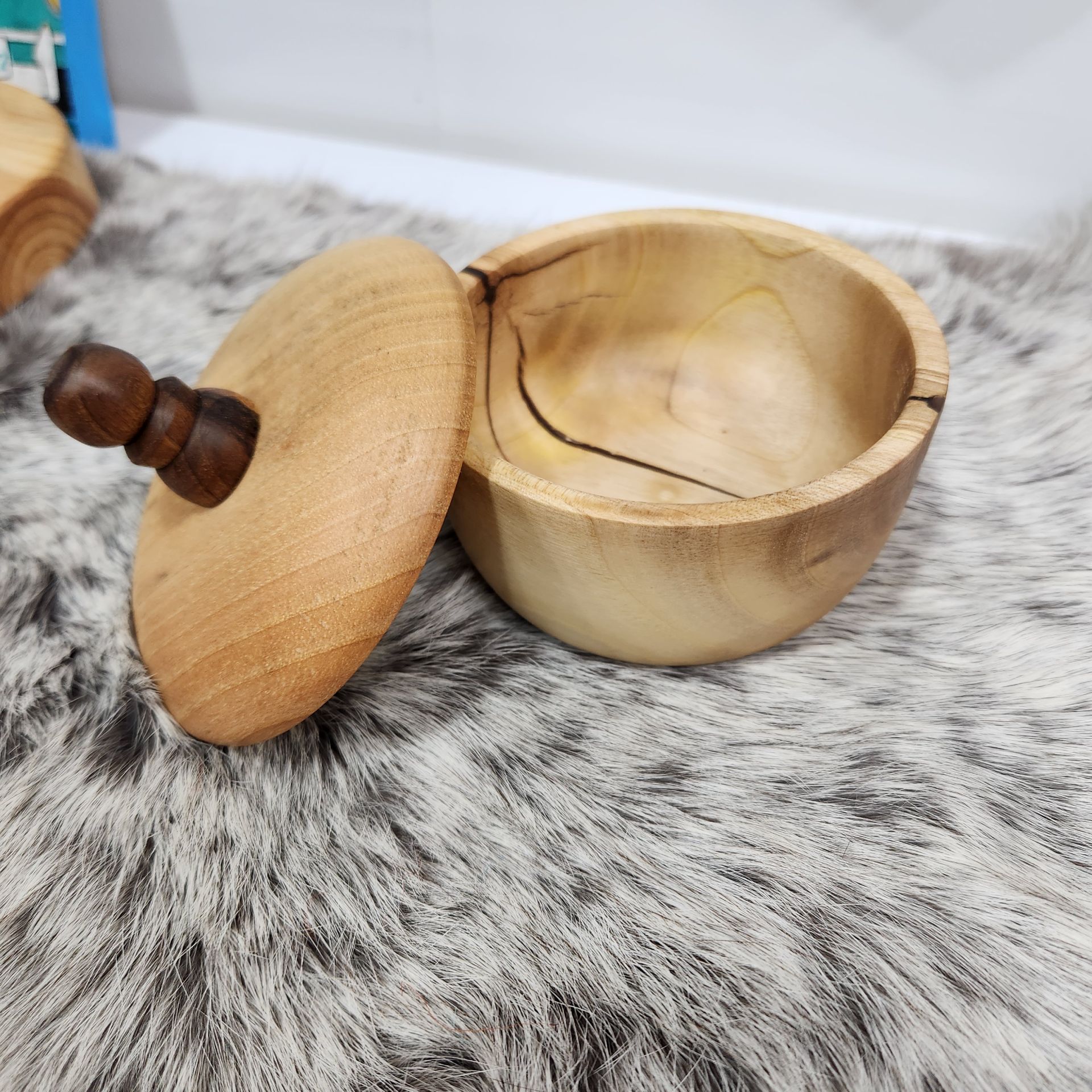 قندان چوبی گردو دربدار قطر ۱۰ ارتفاع ۱۲ گالری صنایع دستی کرشمه