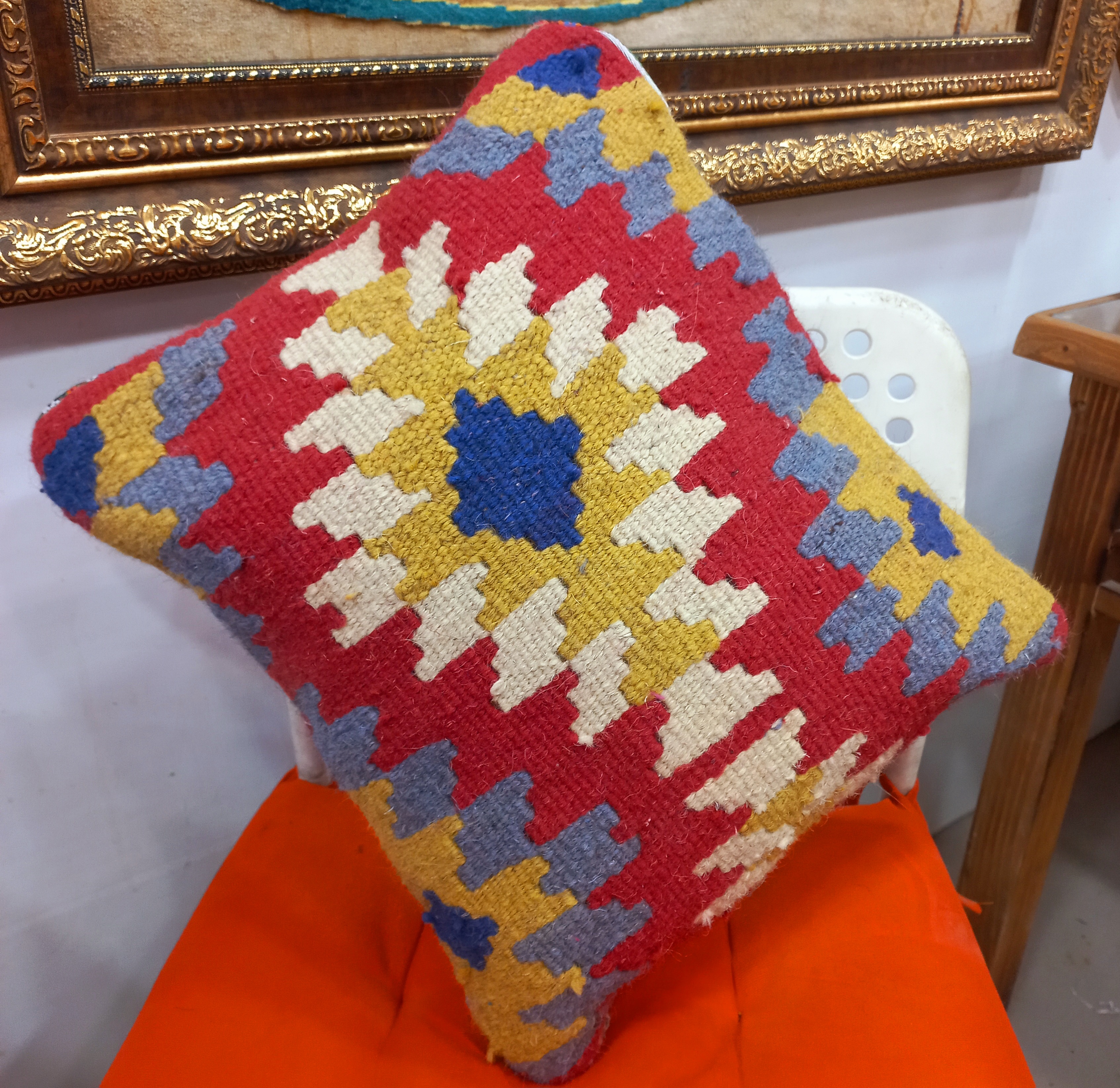 کوسن گلیمی دستبافت با نخ پشم اعلاء سایز ۴۰ ۴۰ کرشمه گالری گالری صنایع دستی کرشمه
