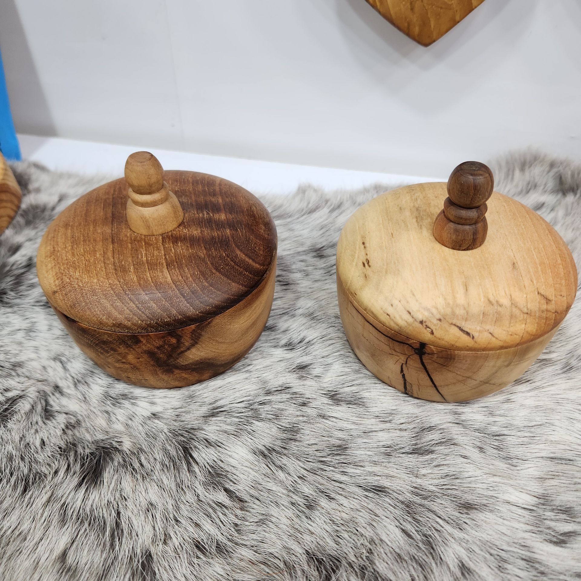 قندان چوبی گردو دربدار قطر ۱۰ ارتفاع ۱۲ گالری صنایع دستی کرشمه