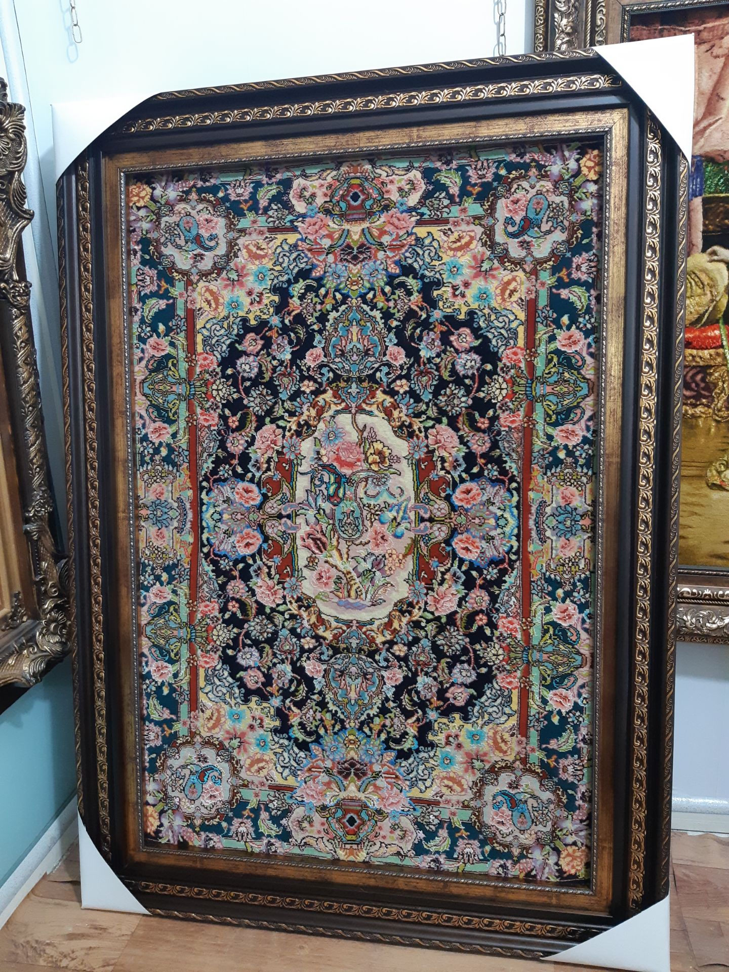 فرش دستبافت ذرع ونیم سالاری در ابعاد سایز ۱ در ۱ و نیم متر کرشمه گالری گالری صنایع دستی کرشمه