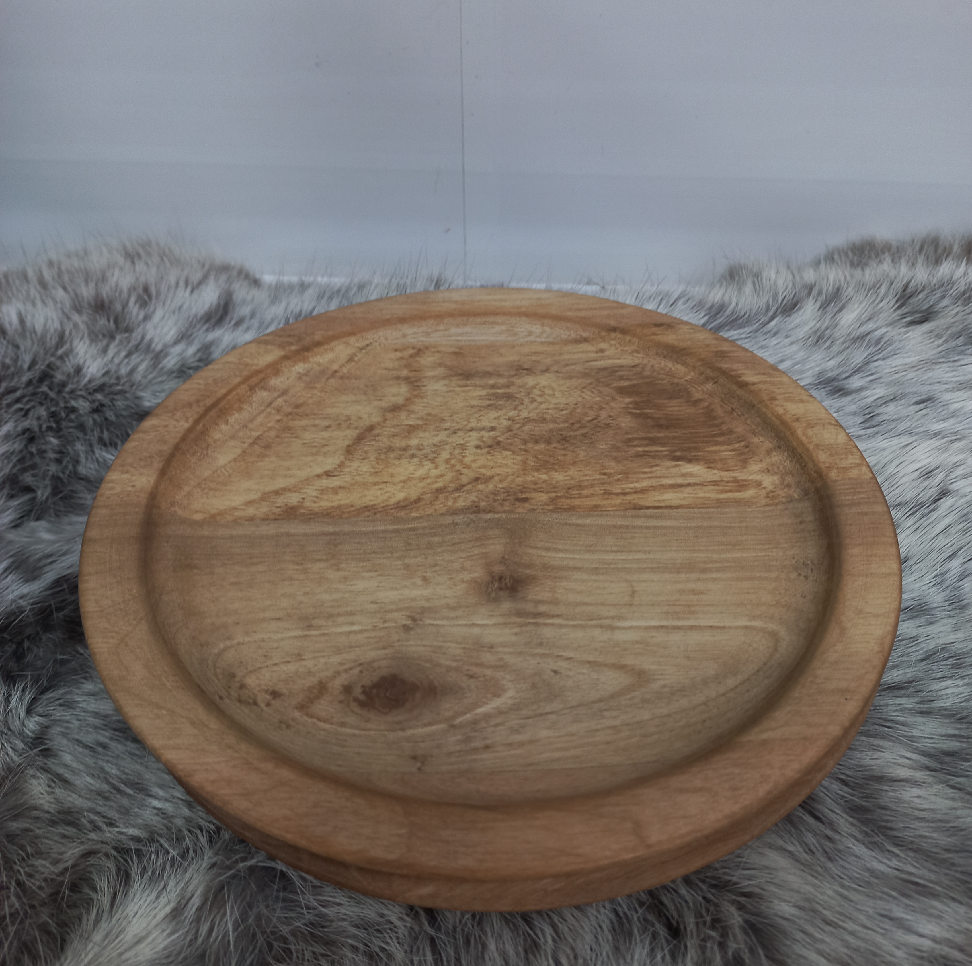 پیشدستی چوبی گردو خراطی شده قطر ۱۴ سانت گالری صنایع دستی کرشمه
