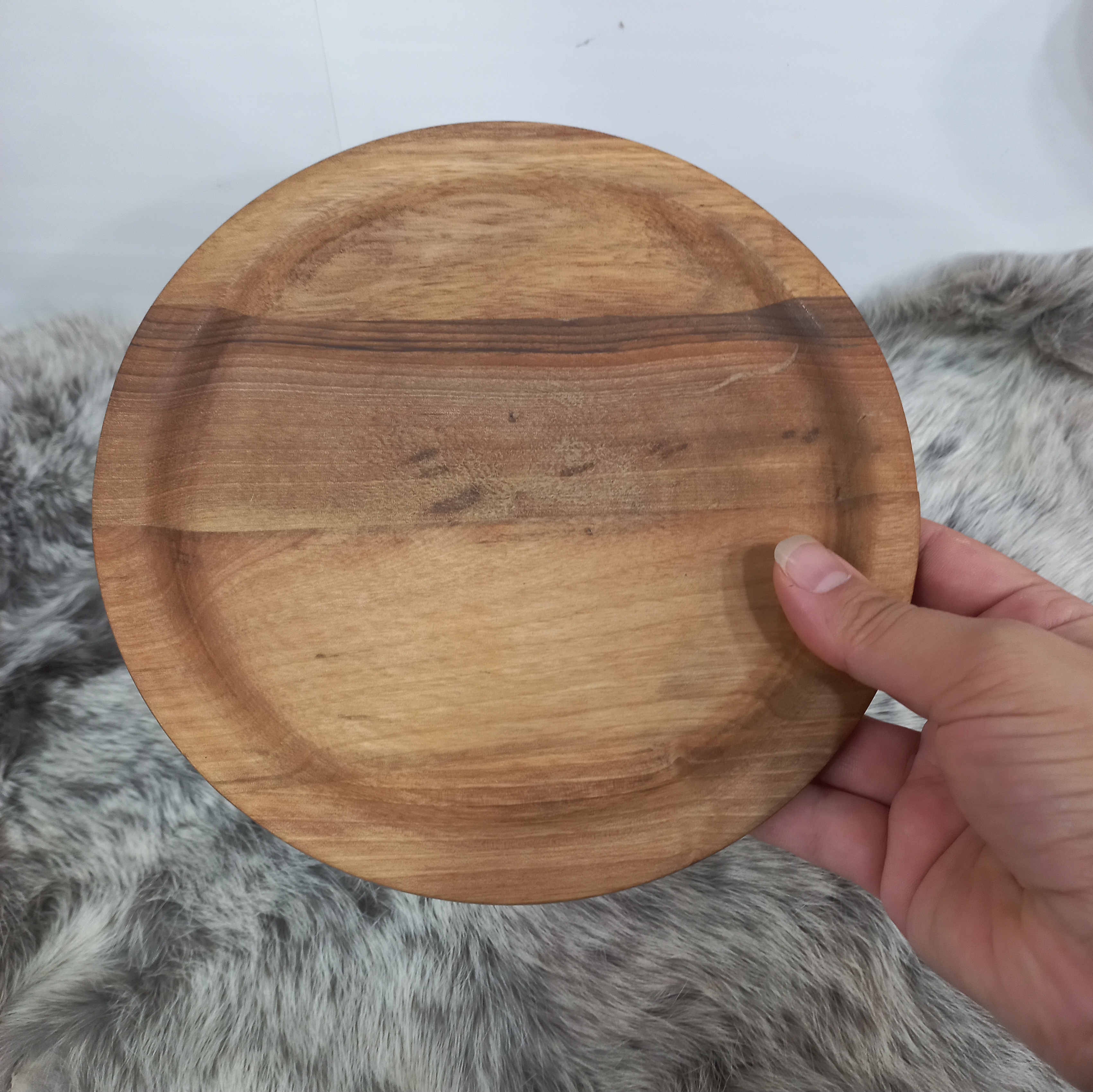 پیشدستی چوبی گردو خراطی شده قطر ۱۴ سانت گالری صنایع دستی کرشمه