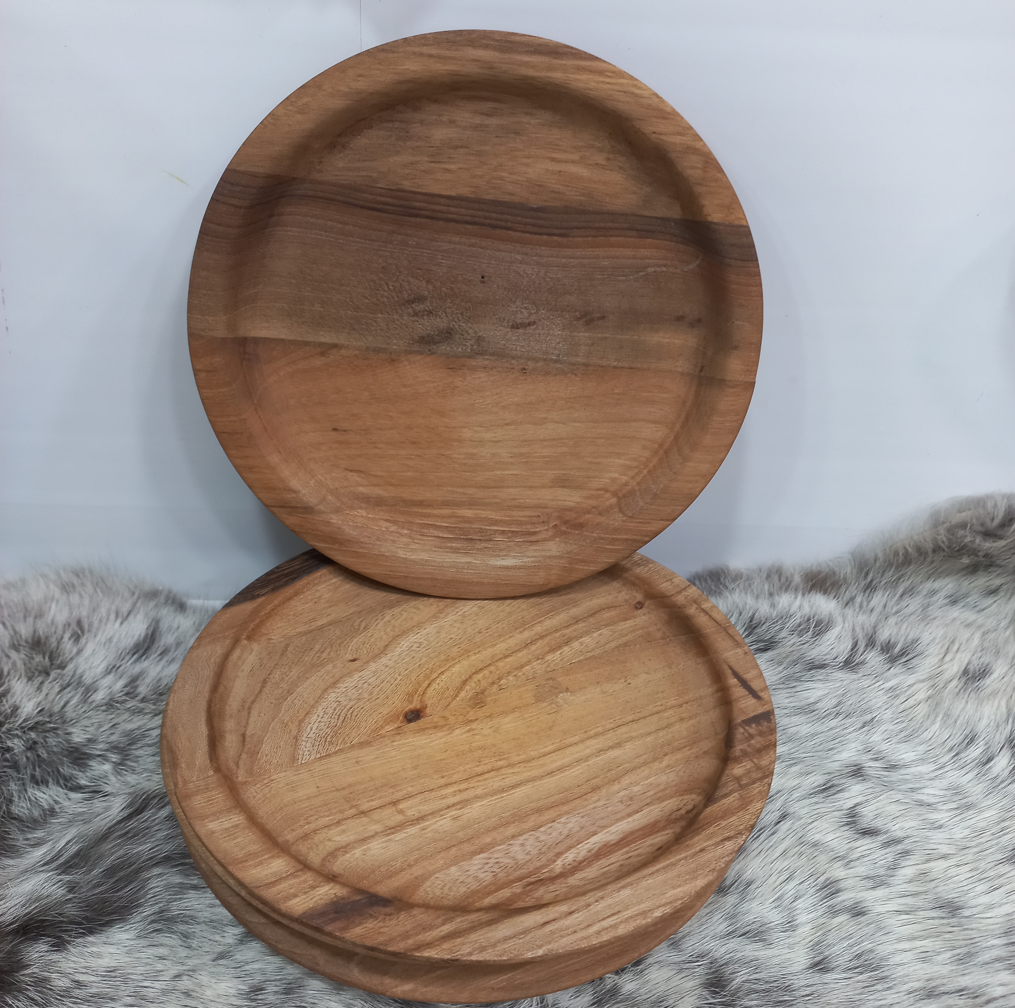 پیشدستی چوبی گردو خراطی شده قطر ۱۴ سانت گالری صنایع دستی کرشمه