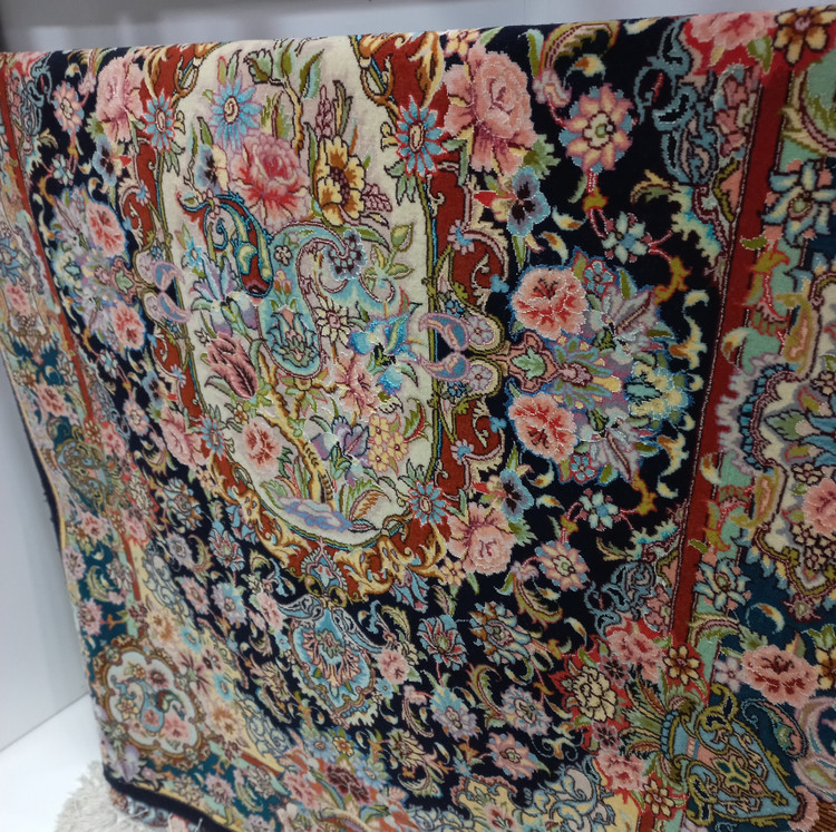 فرش دستبافت ذرع ونیم سالاری در ابعاد ( سایز ۱ در ۱ و نیم متر) کرشمه گالری
