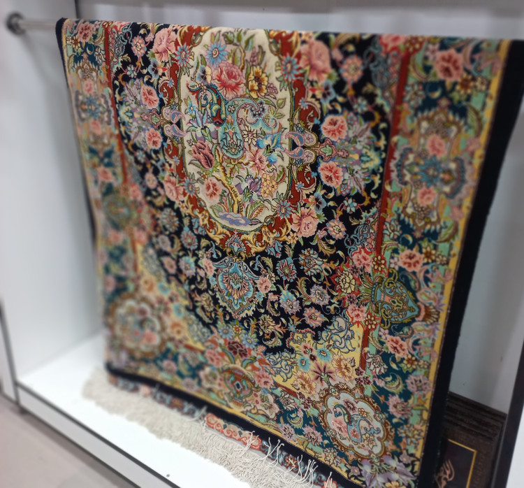 فرش دستبافت ذرع ونیم سالاری در ابعاد ( سایز ۱ در ۱ و نیم متر) کرشمه گالری