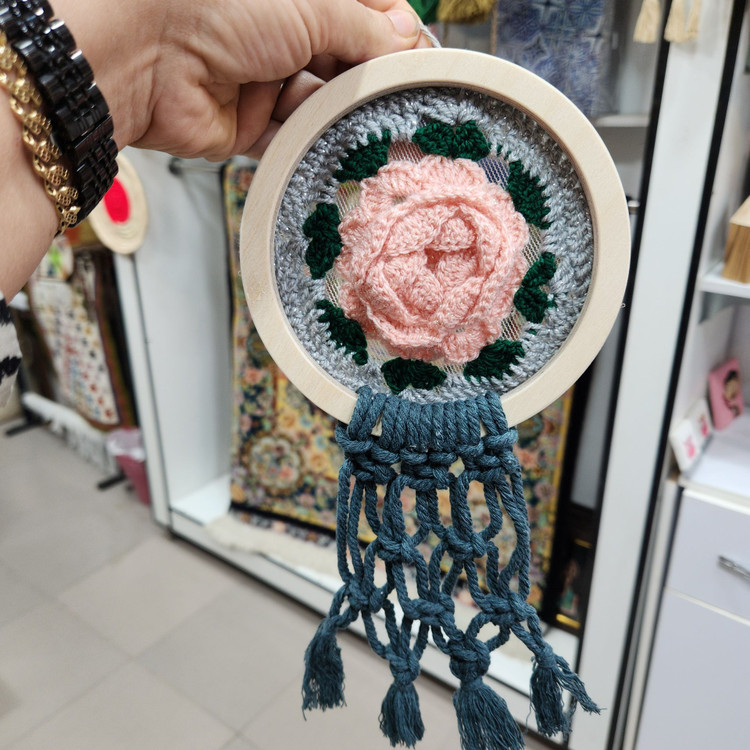 آویز دیواری مکرومه طرح وسط بافت گل رز 🌹 ارتفاع ۲۰ سانت