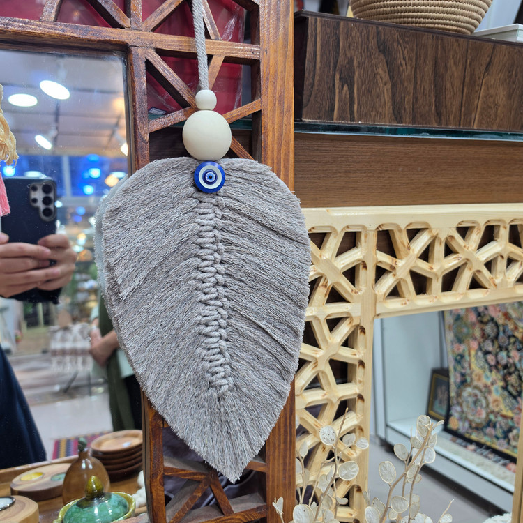آویز دیواری برگ مکرومه دستساز با چشم نظر |در دو رنگ| ارتفاع ۲۷ سانت