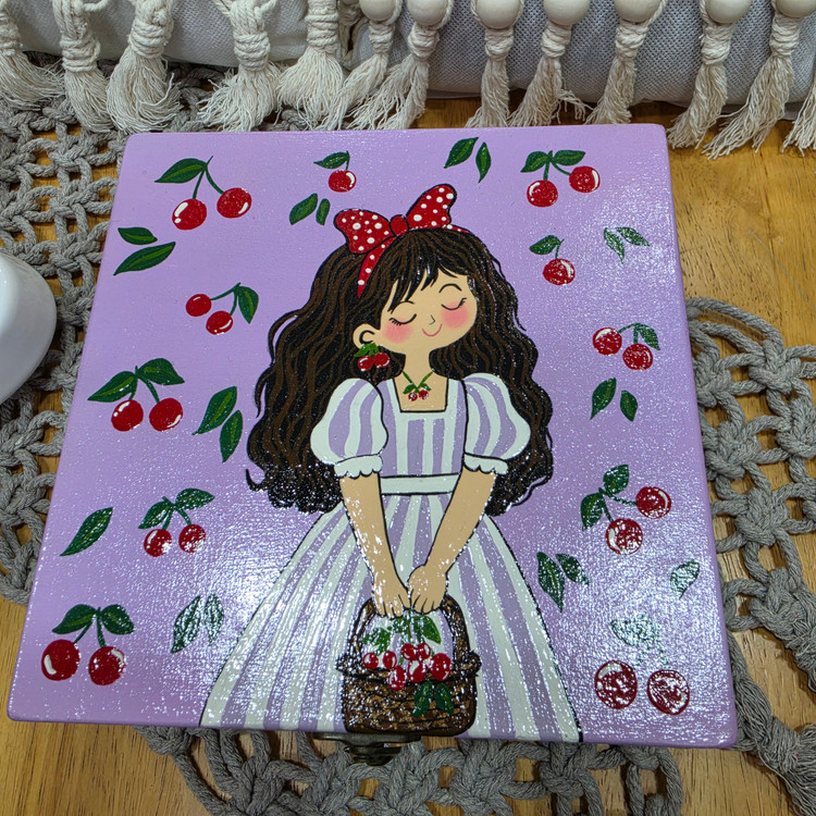 جعبه چوبی قفلدار دختر آلبالویی🍒 بنفش ۱۵×۱۵ سانت ارتفاع ۱۰ cm