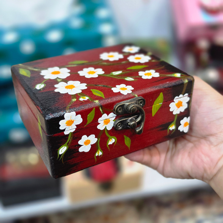 جعبه چوبی قفلدار دخترک طراحی شده ۱۱×۹ سانت ارتفاع ۵ cm