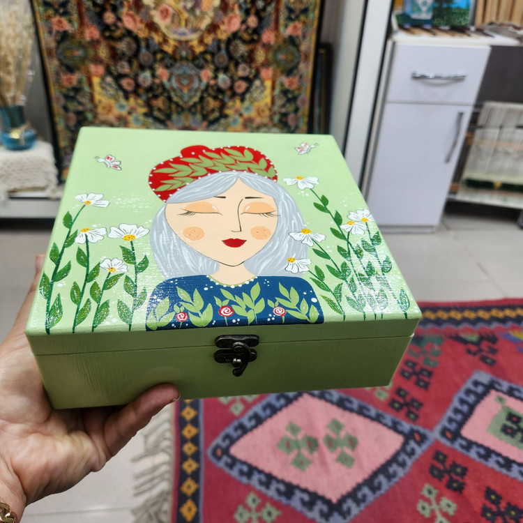 جعبه چوبی دستساز سبز دختر کلاه قرمز | سایز ۲۰ ×۲۰ cm