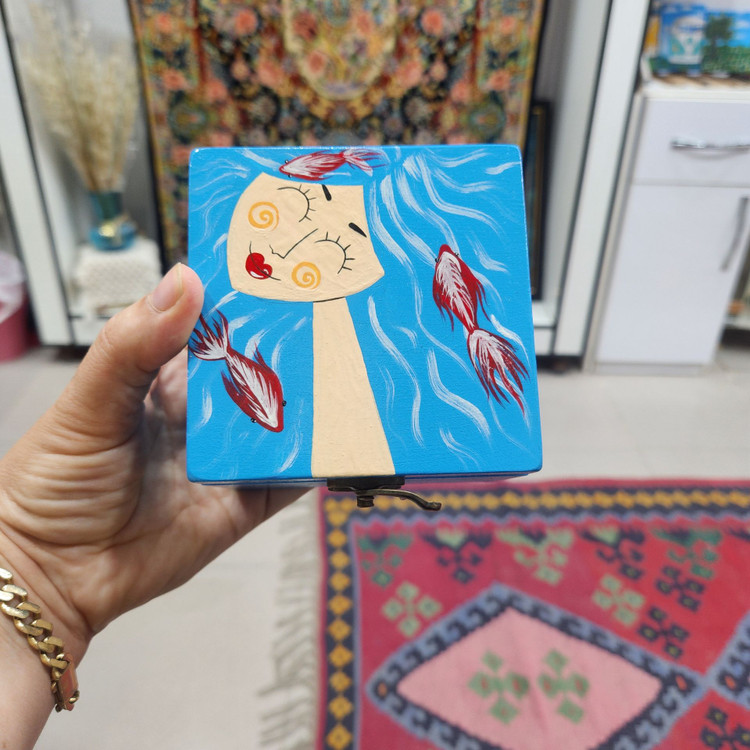 جعبه چوبی دختر دریا با ماهی قرمز 🐠سایز ۱۰در ۱۰ cm