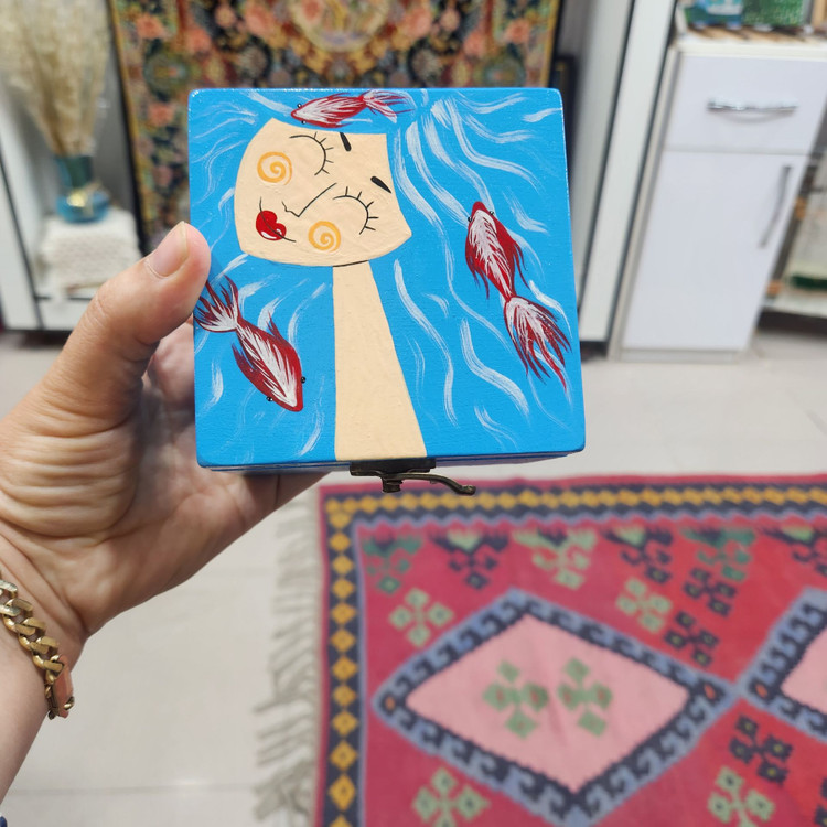 جعبه چوبی دختر دریا با ماهی قرمز 🐠سایز ۱۰در ۱۰ cm