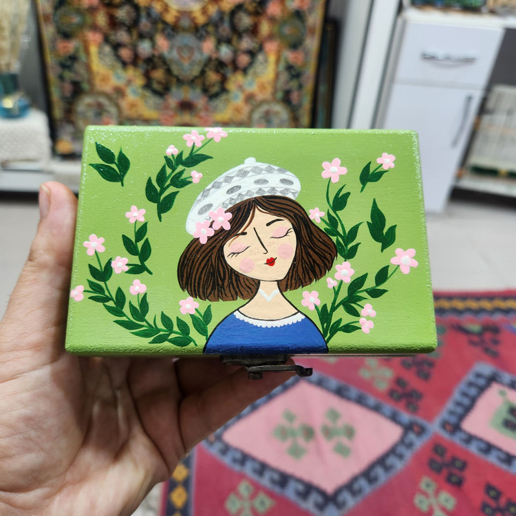 جعبه چوبی دستساز نقاشی دخترک| دو طرح | ابعاد ۱۰×۹ cm