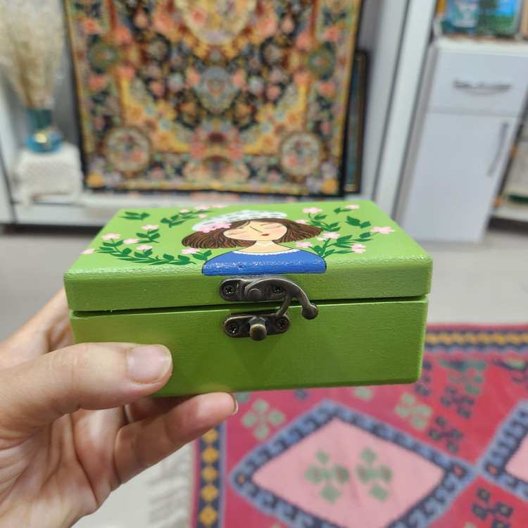 جعبه چوبی دستساز نقاشی دخترک| دو طرح | ابعاد ۱۰×۹ cm